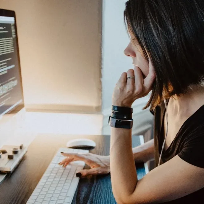 Sin título ni experiencia: Cómo descubrí un trabajo remoto que paga en dólares